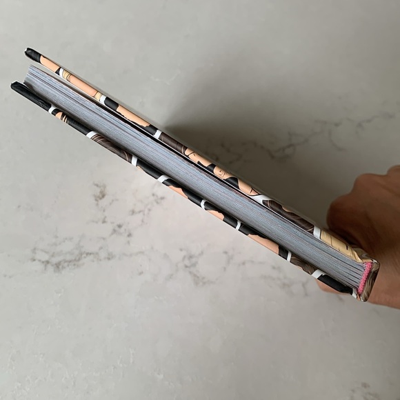 FRIENDS tv show collectible book - Picture 3 of 7